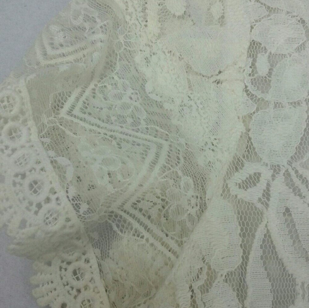 💚The Limited woman's lace top Blouse off white - Picture 3 of 6